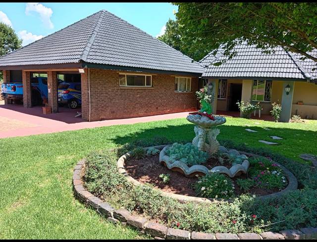 5 BEDROOM HOUSE FOR SALE IN KOOKRUS